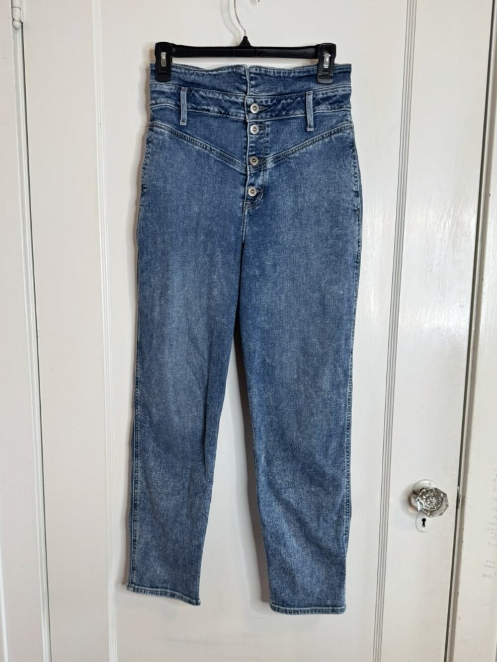 Hollister Ultra High Rise Mom Jean Button Front Medium Wash sz 9R